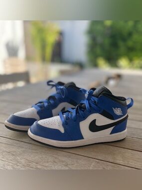*Worn Once* Nike Air Jordan 1 Mid Kids “Game Royal” Size 1.5Y